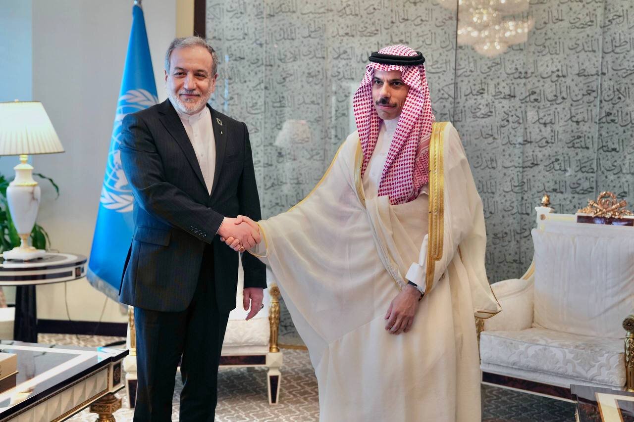 وال استریت‌ژورنال: ترامپ پیشنهاد ایران را رد کرد؛ بمباران ایران، بعد از انتخابات/ رویترز به نقل از مقام ایرانی: امتیاز هسته‌ای نمی‌دهیم