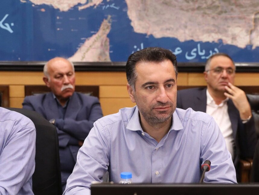 یک نماینده مجلس: جنگ اولویت دولت از افزایش حقوق‌ها را به سمت تأمین کالاهای اساسی تغییر داد/ با کلیت طرح افزایش حقوق موافقیم اما باید امکان‌سنجی شود