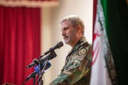 فرمانده کل ارتش: جنگ تمام نشده است؛ دشمن متجاوز باید آماده دریافت ضربات سخت باشد/ ای مگس عرصه سیمرغ، نه جولانگه توست