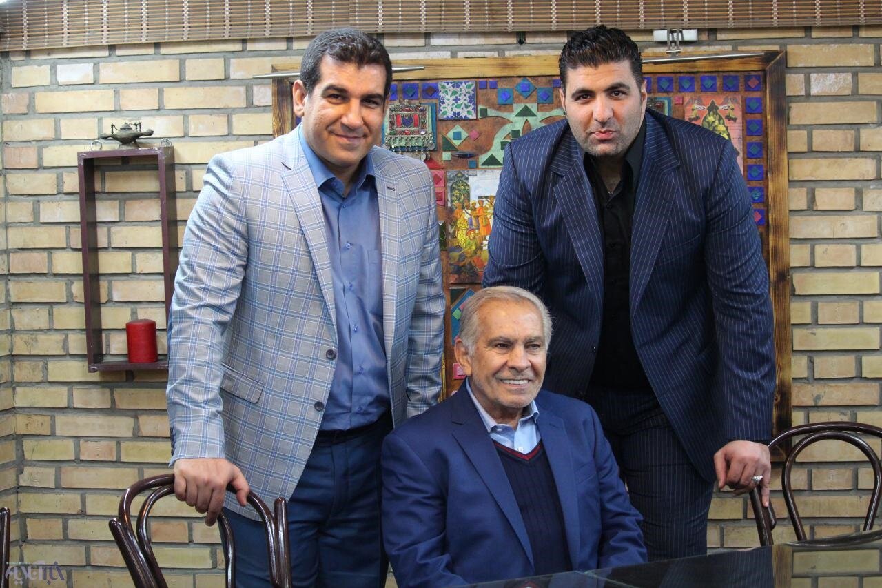 احمد ناطق نوری کیست؟/ از سیاست‌ورزی طولانی پارلمانی تا عکس یادگاری با محمدعلی کلی و تعیین تکلیف شرعی برای بوکس/ داستان مردی که جلوی احمدی نژاد ایستاد!