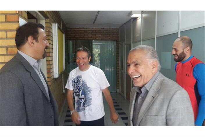 احمد ناطق نوری کیست؟/ از سیاستورزی طولانی پارلمانی تا عکس یادگاری با محمدعلی کلی و تعیین تکلیف شرعی برای بوکس/ داستان مردی که جلوی احمدی نژاد ایستاد!
