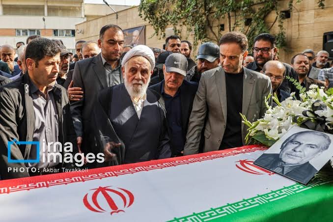 احمد ناطق نوری کیست؟/ از سیاست‌ورزی طولانی پارلمانی تا عکس یادگاری با محمدعلی کلی و تعیین تکلیف شرعی برای بوکس/ داستان مردی که جلوی احمدی نژاد ایستاد!