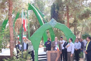 اهتزاز پرچم ایران و طنین سرود ملی در آغاز سال تحصیلی دانشگاه ملی مهارت استان سمنان