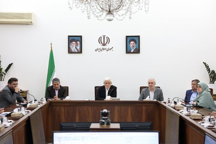 دستور یک‌ هفته‌ای عارف درباره یارانه‌ها / ظرف یک هفته بسته جامعی برای تعیین دقیق منابع و مصارف هدفمندی یارانه‌ها تدوین شود