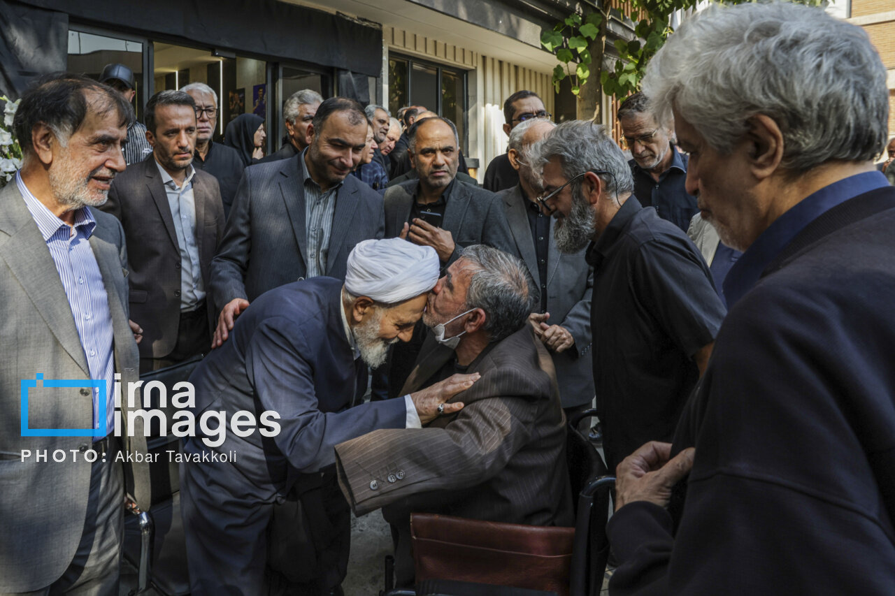 تشییع پیکر زنده یاد «احمد ناطق نوری» تشییع پیکر زنده یاد «احمد ناطق نوری»