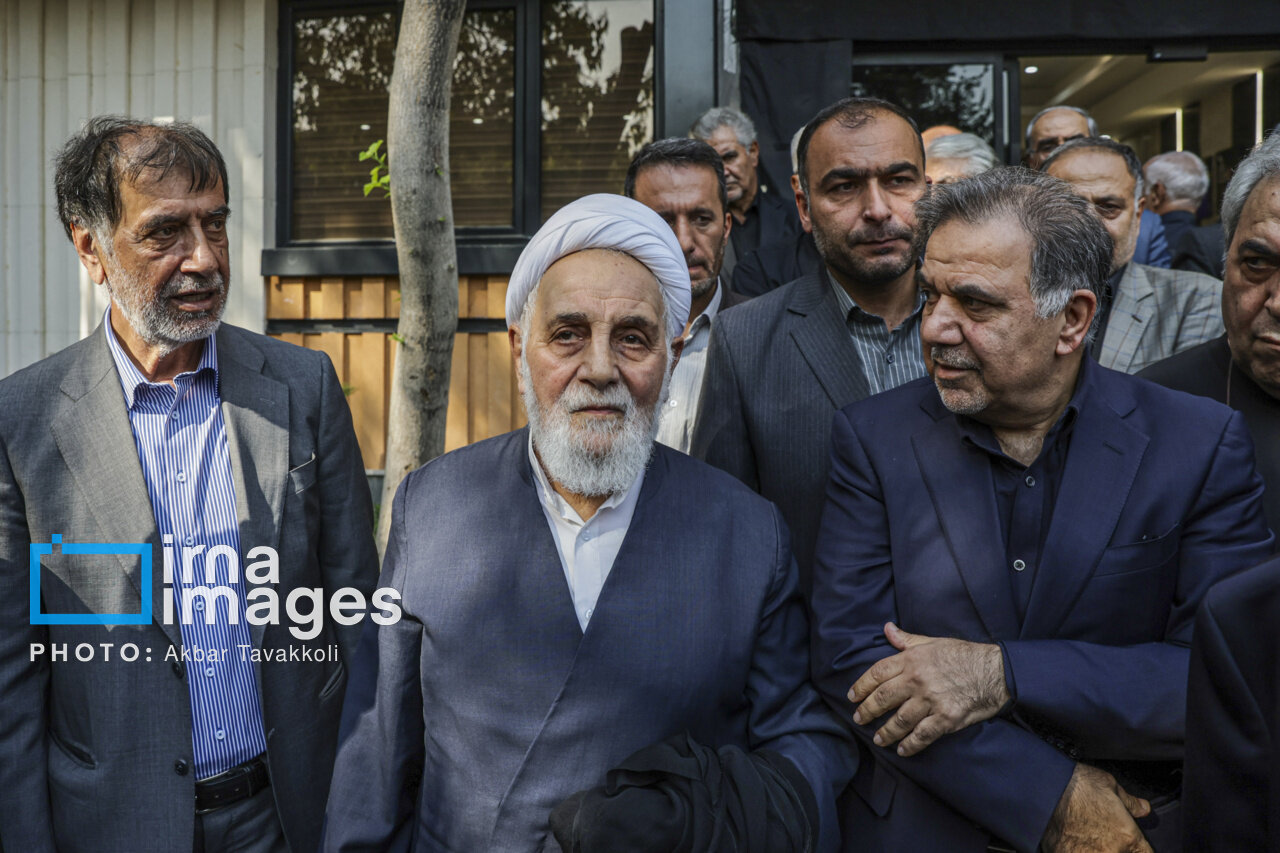تشییع پیکر زنده یاد «احمد ناطق نوری» تشییع پیکر زنده یاد «احمد ناطق نوری»