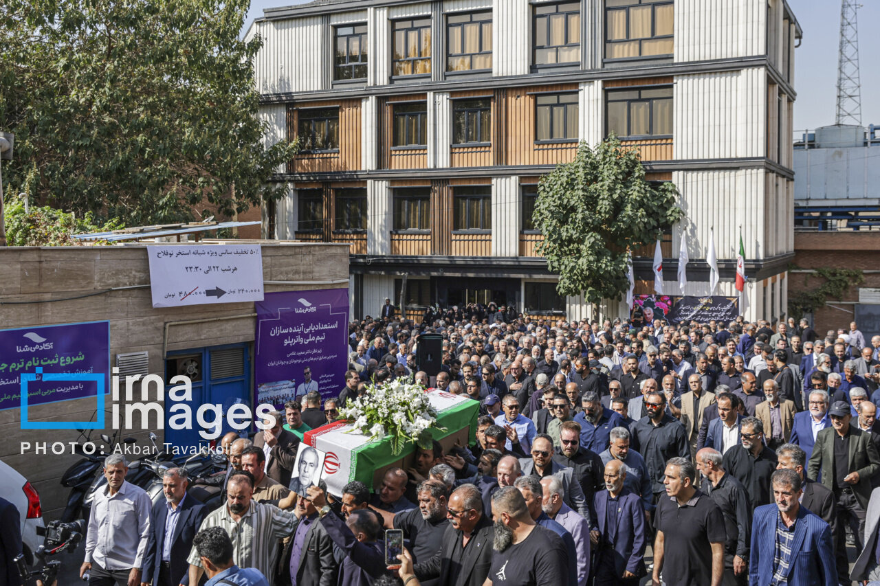 تشییع پیکر زنده یاد «احمد ناطق نوری» تشییع پیکر زنده یاد «احمد ناطق نوری»
