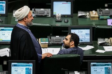 آیا رسایی مشمول قانون غیبت غیرموجه در مجلس میشود؟/ ادامه کار نماینده زندانی در هالهای از ابهام/ رفقا به کمک میآیند؟