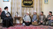 نخستین تصاویر از حضور رهبر شهید در منزل خانواده شهید مشهدی