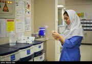استعفای پرستاران زیر فشار حقوق ۲۸ میلیونی؛ ۷۰ هزار پرستار خانه‌نشین هستند / مردم خدمات پرستاری مناسب نمی‌گیرند و خسارت‌ها تا حد مرگ پیش می‌رود