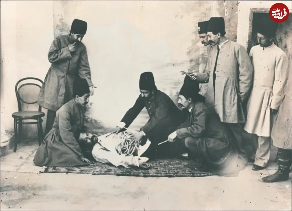 نمایی از پشتصحنه یک فیلم با بازی درباریان در دوران قاجار / عکس