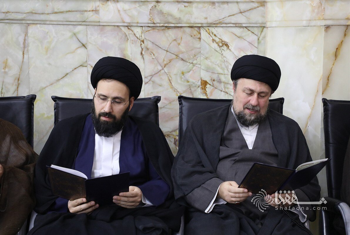 سیدحسن خمینی و علی خمینی در مراسم بزرگداشت آیت الله شبیری زنجانی/ حسینی بوشهری هم بود + تصاویر