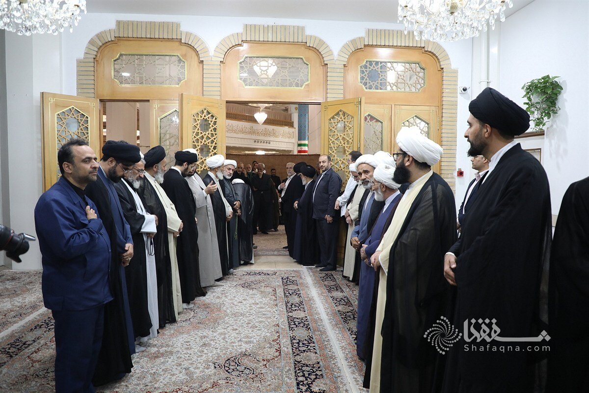 سیدحسن خمینی و علی خمینی در مراسم بزرگداشت آیت الله شبیری زنجانی/ حسینی بوشهری هم بود + تصاویر