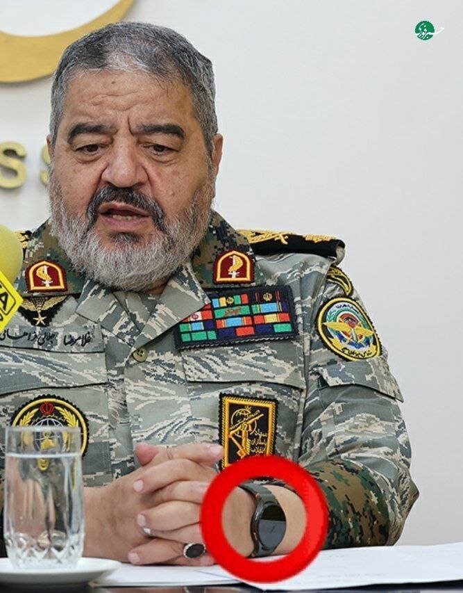 آقای جلالی! اپل‌واچ فقط یک ساعت نیست؛ پدافند غیرعامل خطر را عادی جلوه می‌دهد؟/ می‌گویید که «پروازها برقرار است»؟ این هم شد پاسخ؟