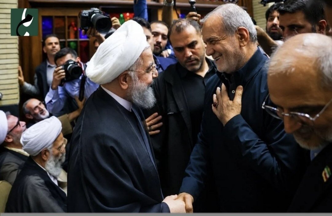 دیدار پزشکیان و روحانی در مراسم ختم ناطق نوری
