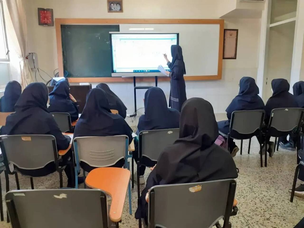 حضور و غیاب متفاوت در مدرسه‌ای دخترانه با دوربین و هوش مصنوعی! + فیلم