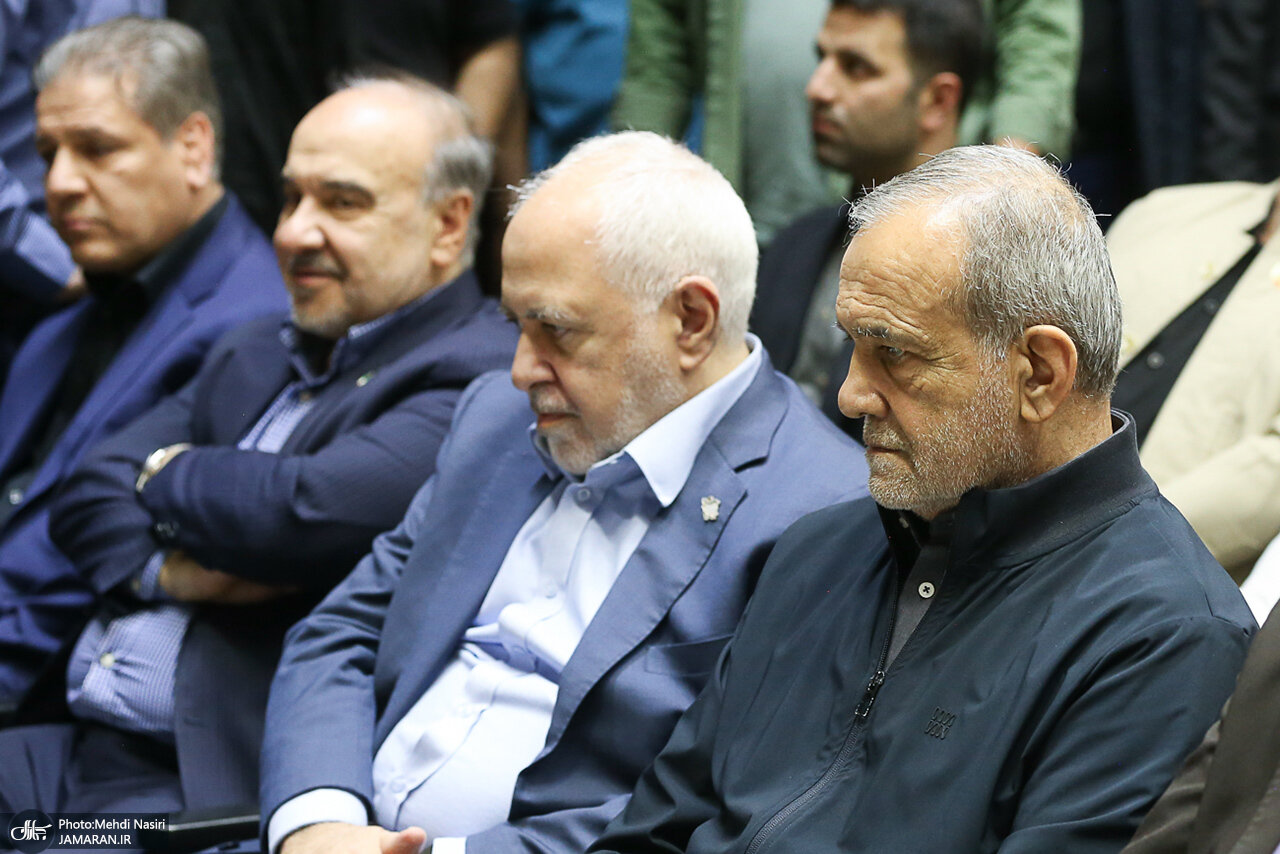 پزشکیان و ظریف دوباره کنار هم قرار گرفتند؛ این بار در مراسم ختم+ عکس