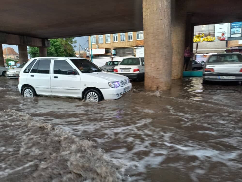 بارش شدید باران و آبگرفتگی معابر در علی‌آبادکتول + فیلم