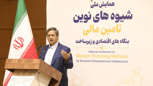 همتی: فعالیت اقتصادی در کشور متوقف نشده است/بانک مرکزی برای کنترل تورم برنامه دارد