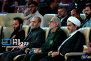 فرزندان سردار سلیمانی در مراسم گرامیداشت «نصر قریب»/ سردار قاآنی هم بود + تصاویر زینب سلیمانی با پس زمینه پوستر پدر شوهر شهید