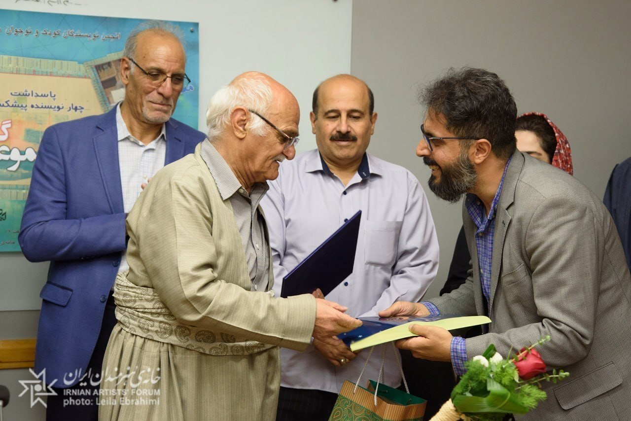 تقدیر از چهار نویسنده پیشکسوت/ فریدون عموزاده‌خلیلی از «استقبال غیرمنتظره» گفت