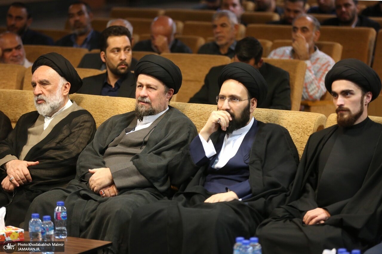 خمینیها در قاب تصویر؛ سیدحسن همراه برادر و پسر