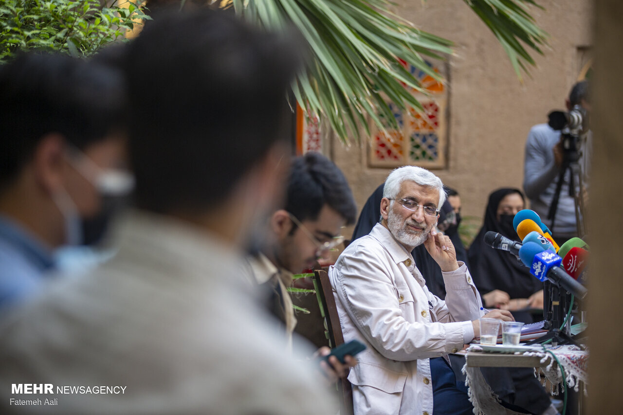 وقتی نوجوانی از سعید جلیلی پرسید «مگه توی قرآن نگفته‌اند به سران مذاهب دیگه توهین نکنید؟ پس چرا ما به آمریکا مرگ می‌فرستیم؟»