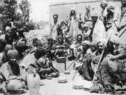ماجرای جالب کبریت‌گدایی در تهران قدیم و سیگارهایی که با سنگ چخماق و ذره‌بین روشن می‌شد