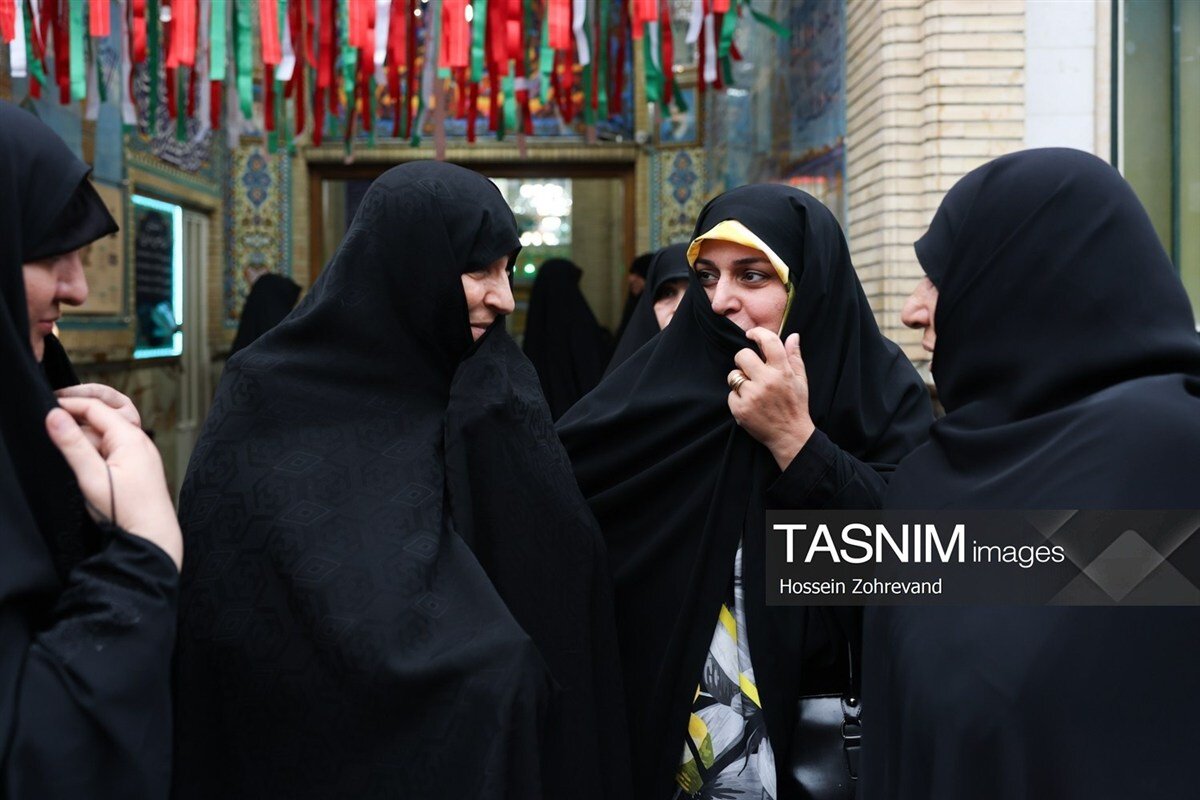 تصاویر مراسم یادبود مسئول دفتر نظامی رهبر شهید؛ از حضور جانشین قاآنی بدون لباس نظامی تا حسین شریعتمداری/ سردار مقدم فر هم بود/ پویانفر هم مداحی کرد