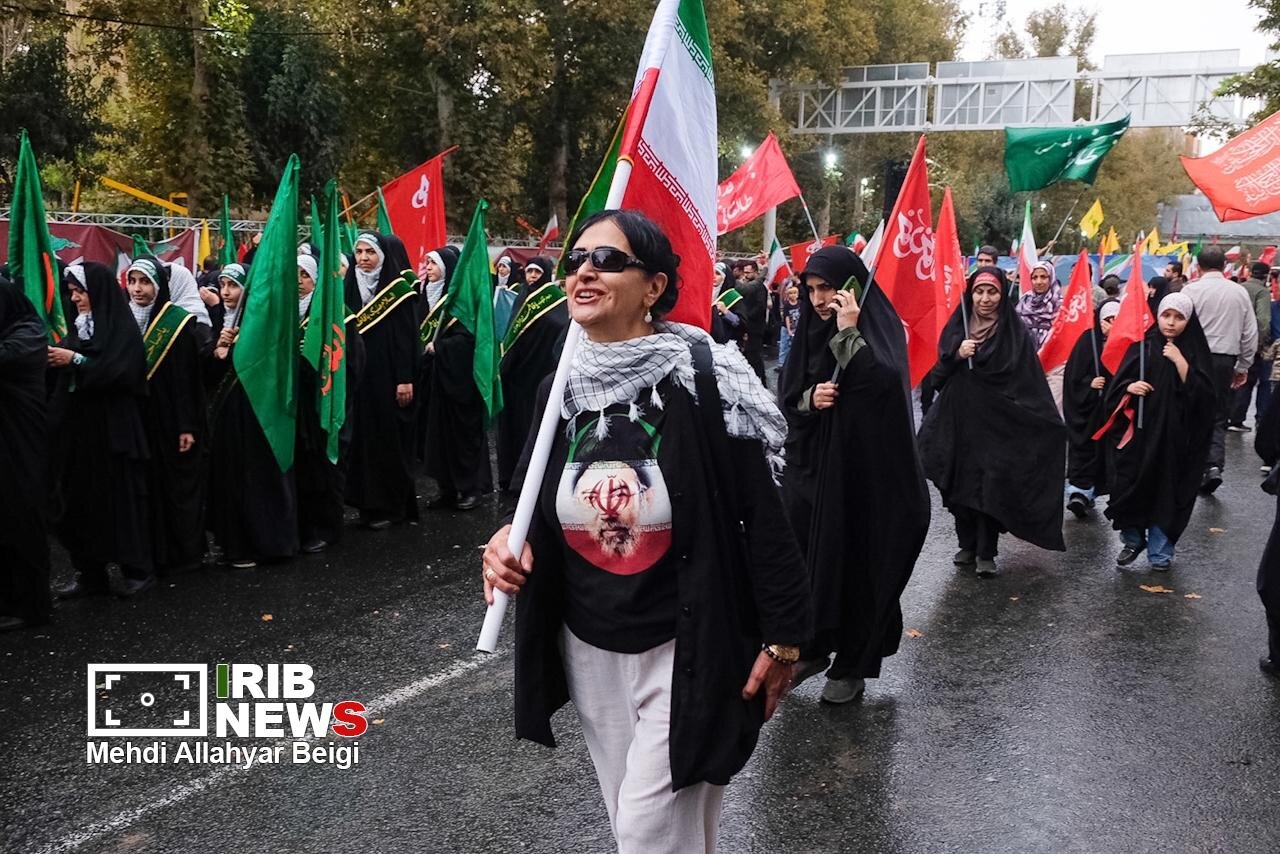 انتشار تصویر خانم بدون روسری در رزمایش جانفدایان ایران در خبرگزاری صداوسیما