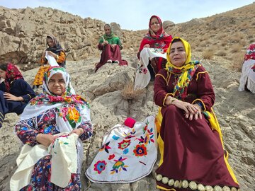 جشن ملی‌شدن گلدوزی در قلعه‌بالا/ پیوند هنر سوزن‌دوزی با توسعه پایدار گردشگری