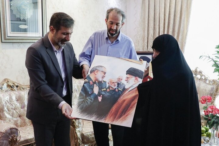 سخنگوی شورای نگهبان در دیدار با خانواده شهید شادمانی: شناساندن شهدا حق اجتماعی نسلهای آینده است/ شهدا قربانیان جنگ نیستند سخنگوی شورای نگهبان در دیدار با خانواده شهید شادمانی: شناساندن شهدا حق اجتماعی نسلهای آینده است/ شهدا قربانیان جنگ نیستند