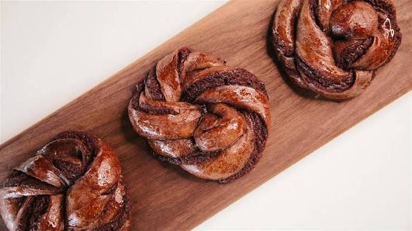 طرز تهیه چاکلت توئیست با خمیر هزارلا