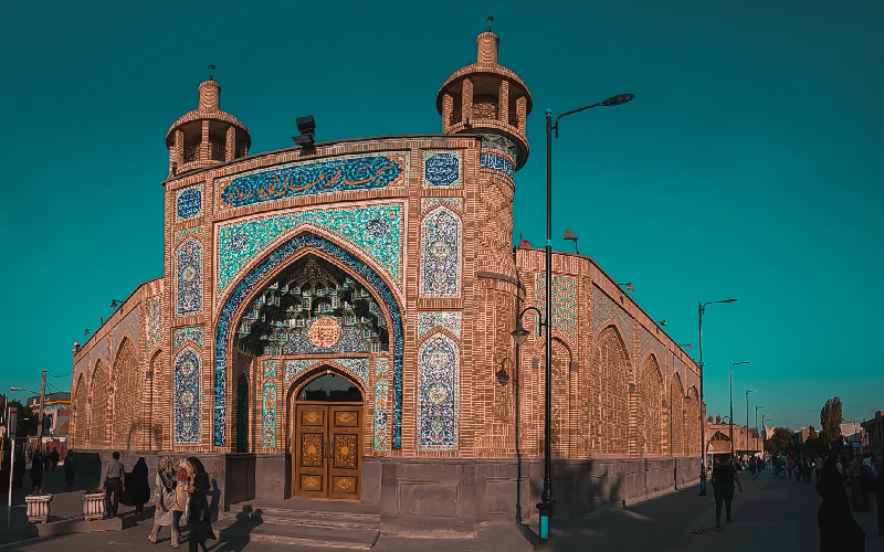طرح های بازآفرینی و ساماندهی پیاده راه عالی قاپو در اردبیل بررسی شد