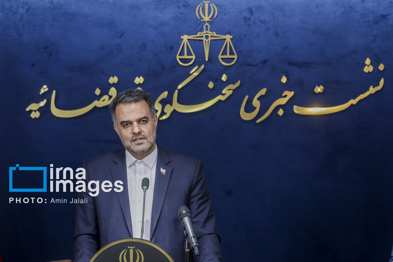 سخنگوی قوه قضائیه: درحادثه میدان علیخانی ۴ نفر از کارکنان فراجا با چاقو و سنگ مورد حمله قرار گرفتند / رئیس قوه قضاییه ۲۰ روز این پروند را دنبال کرد
