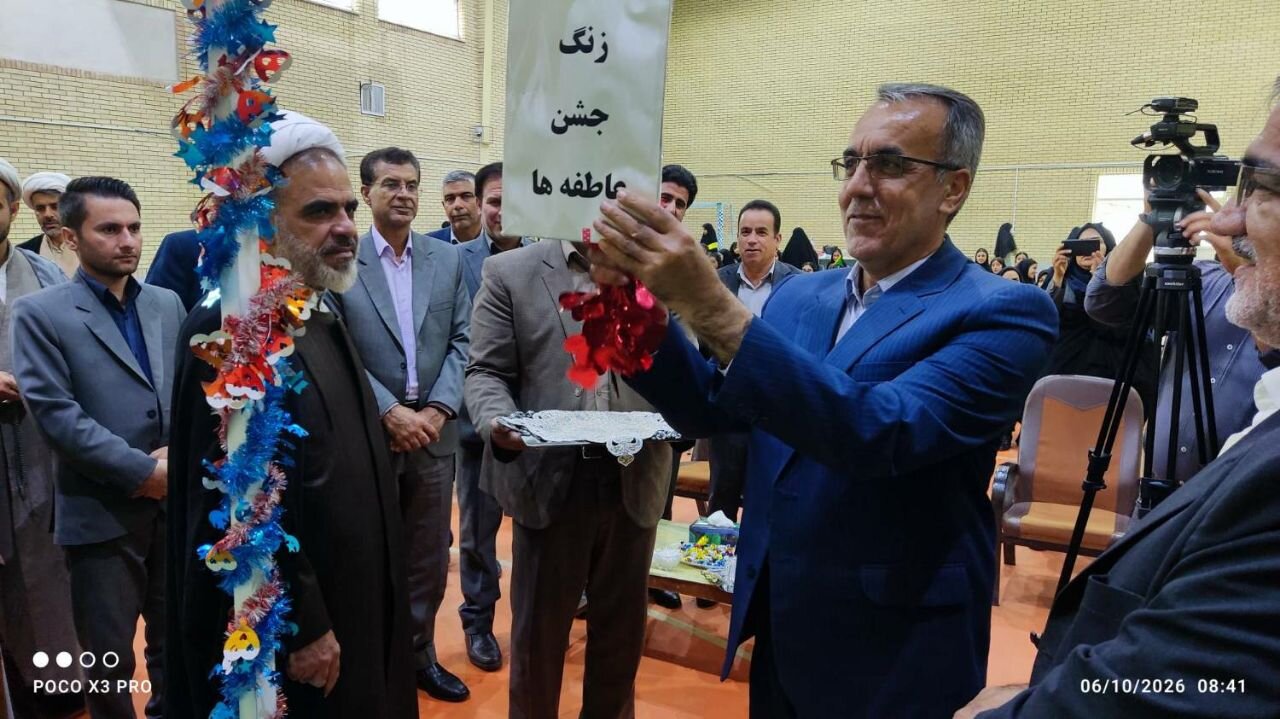 نواخته شدن «زنگ عاطفه» در ۵۰۰ مدرسه ایلام؛ هدیه دانش‌آموزان به ۱۱ هزار دانش‌آموز استان
