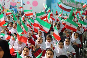 جشن عاطفه‌ها نماد تقویت حس همدلی، مسئولیت‌پذیری و حفظ کرامت دانش‌آموزان است