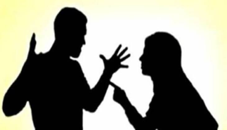 با شوهرم که  به دلیل وضعیت بد مالی بداخلاق هم شده است چه کنم؟