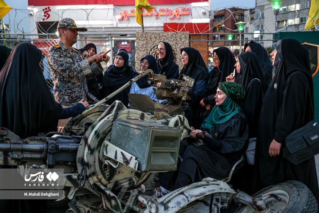 تصاویر فارس از آموزش شلیک با ضدهوایی به بانوان در میدان هفت تیر