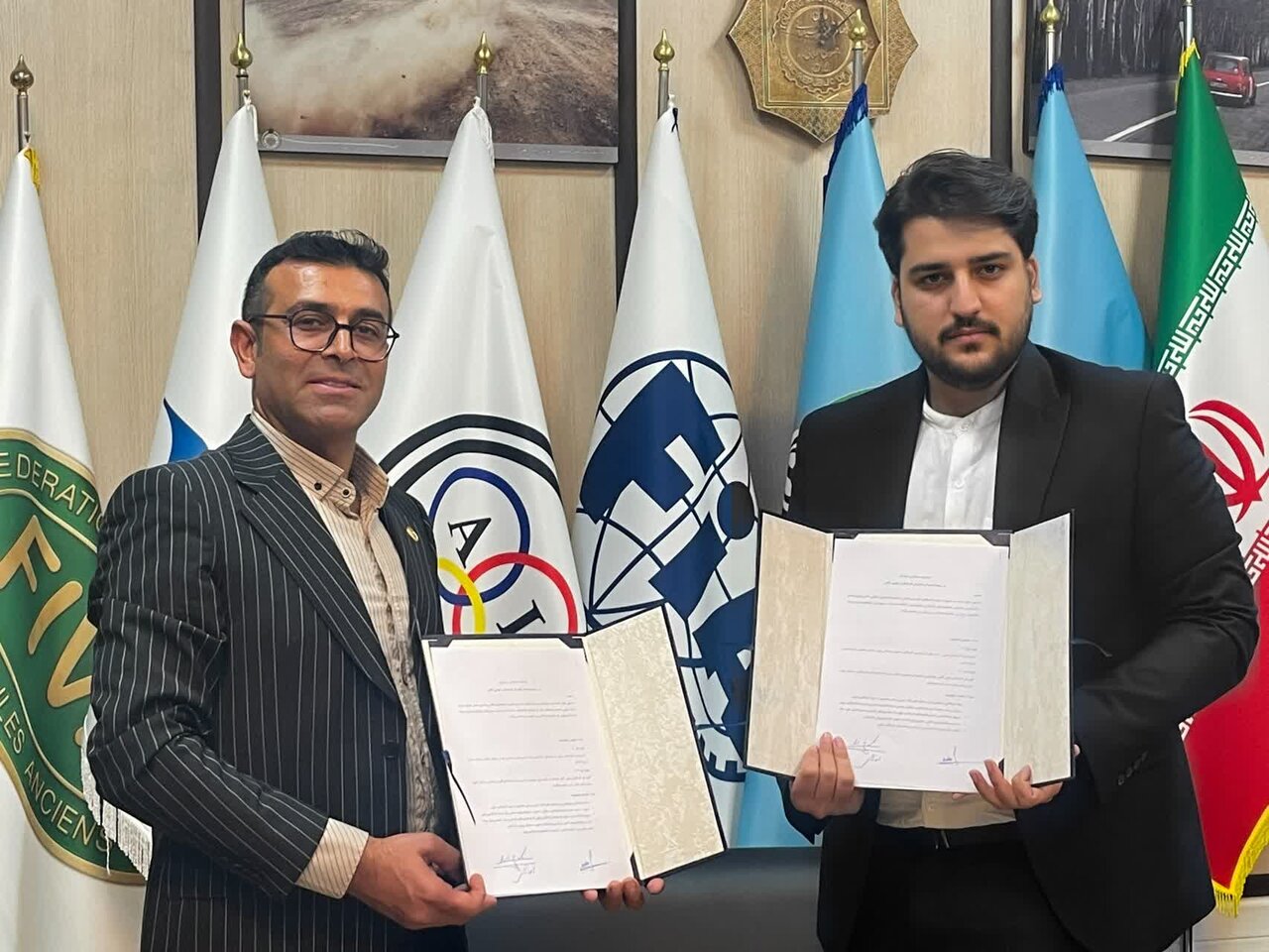تفاهمنامه همکاری کمیته گردشگری هوایی مجلس شورای اسلامی و کلوپ گردشگری هوایی کانون جهانگردی و اتومبیلرانی امضا شد