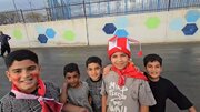 عبور خطرناک هوادار خردسال پرسپولیس از نرده‌ها در نزدیکی کابل برق + فیلم
