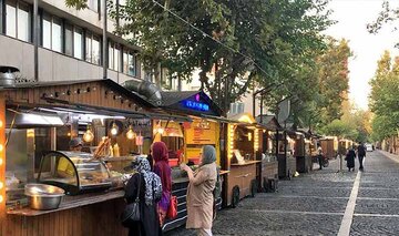 «این آخرین دلخوشی جوانها را هم بگیرید»؛ واکنش کاربران به ماجرای «دور دور پیادهها» در تهران/ «نکنه پیادهرو هم میخوان پولی کنند ...»