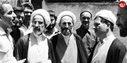 شهید رجایی در حال گفت‌وگو با آیت‌الله جنتی، هاشمی رفسنجانی و خزعلی؛ سال ۵۹ / عکس