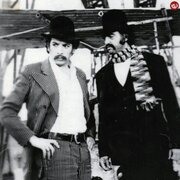 رضا فاضلی و بهمن مفید در نمایی از فیلم اتل متل توتوله؛ سال ۱۳۵۱ / عکس