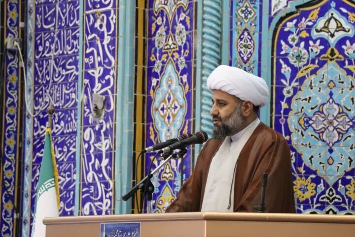انتقاد امام جمعه خارک از سفر نمایشی و بی نتیجه کمیسیون های مجلس به این جزیره/ آیا نمایندگان مجلس از ابعاد طرح امنیتی خارک اطلاع دارند؟