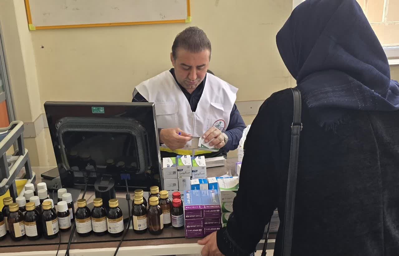 اجرای برنامه‌های جهادی سلامت و آغاز طرح ملی سفیران جوانی جمعیت از کرمانشاه