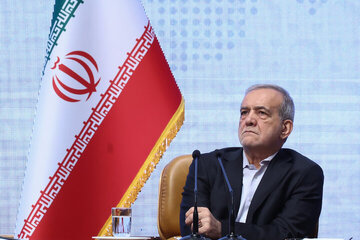 انتقاد پزشکیان حذف گزینشی/ اگر خودمان خود را تحریم نکنیم، دشمن نمیتواند ما را حذف کند/ برای عبور از ناترازی لازم باشد، بخشهایی از دولت خاموش میشود
