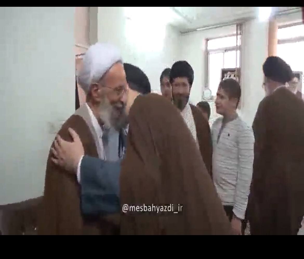 حضور آیت الله سید مجتبی خامنه‌ای در منزل مصباح یزدی + تصاویر