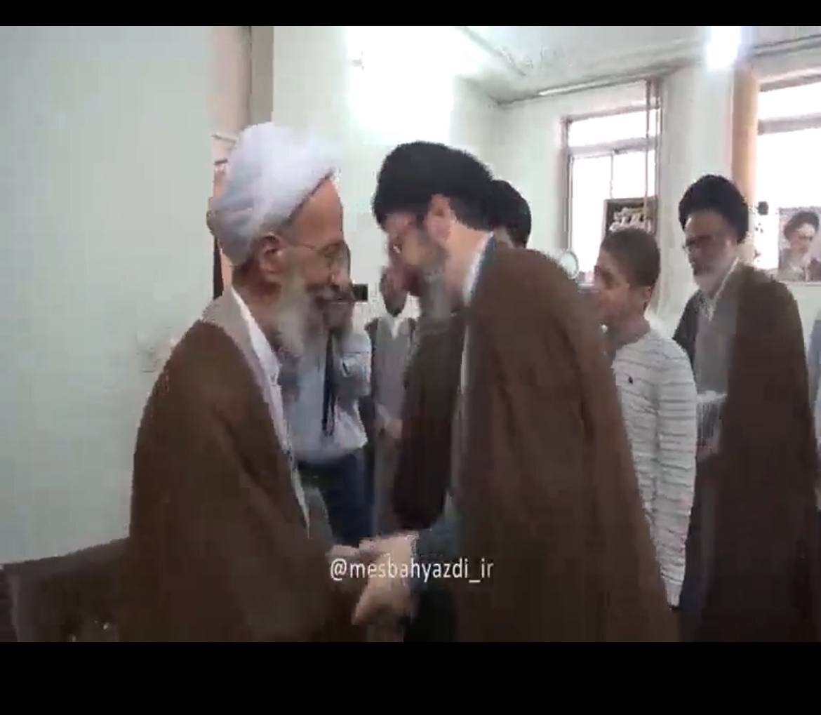 حضور آیت الله سید مجتبی خامنه‌ای در منزل مصباح یزدی + تصاویر