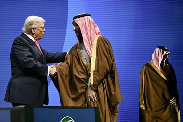 انصارالله به ویرانی پادشاهی ادامه میدهد / بنسلمان در تله جنگ یمن گرفتار شد / آیا ترامپ برای نجات عربستان وارد میدان میشود؟